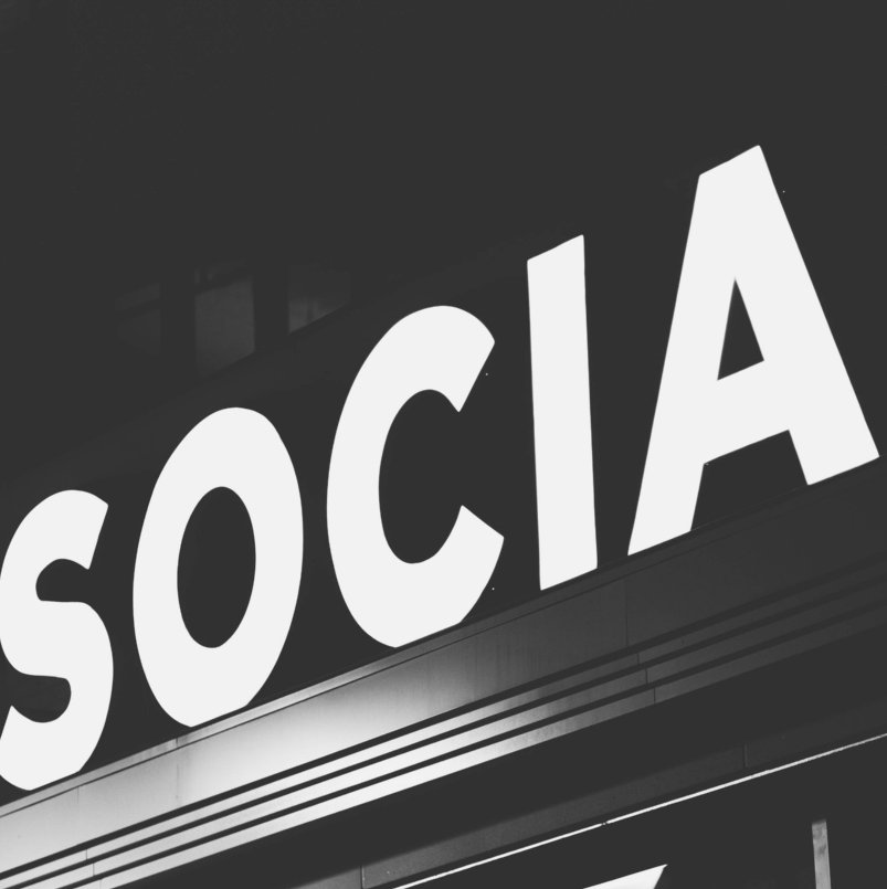 Social_schwarz-weiß