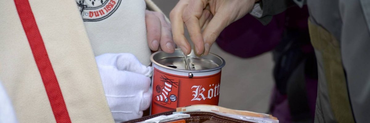 Rote Funken im Einsatz für obdachlose Kölnerinnen